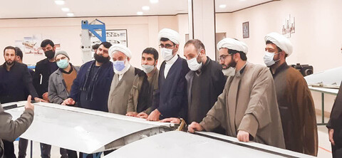 تصاویر/ بازدید جمعی از طلاب دوره سیاسی حوزه اصفهان از شرکت هواپیما سازی(هسا)