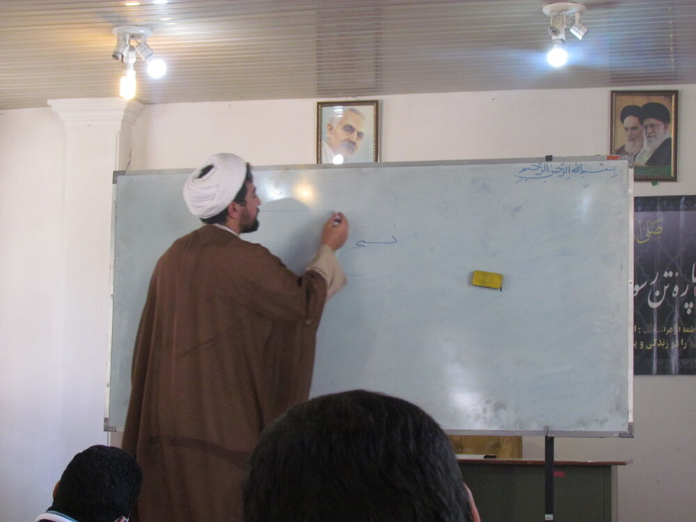 برگزاری کارگاه آموزش خوشنویسی در مدرسه علمیه مهدویه رشت