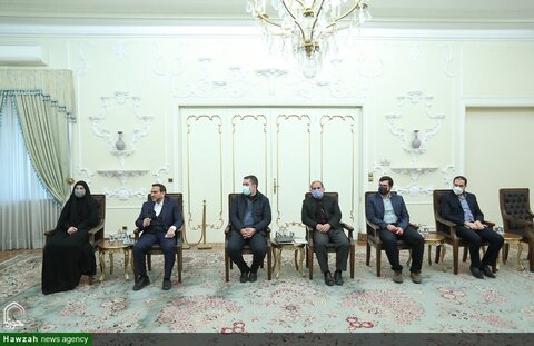 بالصور/ الرئيس الإيراني يلتقي بالقائمين على إقامة الاحتفاء بذكرى  استشهاد الحاج قاسم سليماني