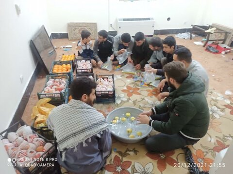تصاویر/توزیع بسته های حمایتی توسط گروه جهادی «ثقلین» مدرسه خاتم الانبیاء(ص) سنندج