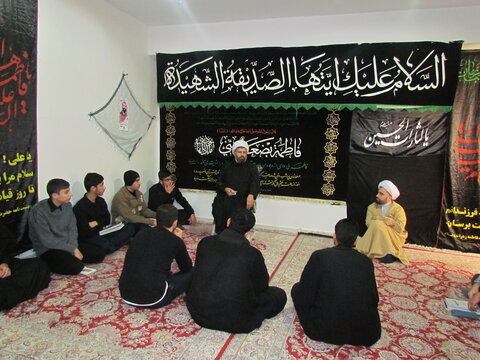 تصاویر/ مراسم عزاداری شهادت حضرت زهرا (س) در مدارس علمیه استان گیلان