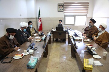 تصاویر/ نشست جمعی از مدیران حوزه علمیه قم با اساتید حوزه علمیه نجف اشرف