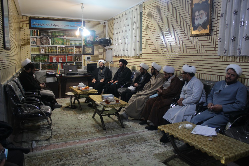 تصاویر/ جلسه مدیر و معاونین حوزه علمیه کردستان با کادر و اساتید مدرسه علمیه امام صادق (ع) بیجار