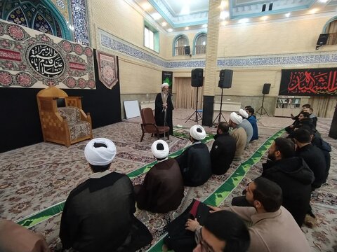 تصاویر/ برگزاری گفتمان توحید مدرسه علمیه امام رضا(ع) میاندوآب در بناب