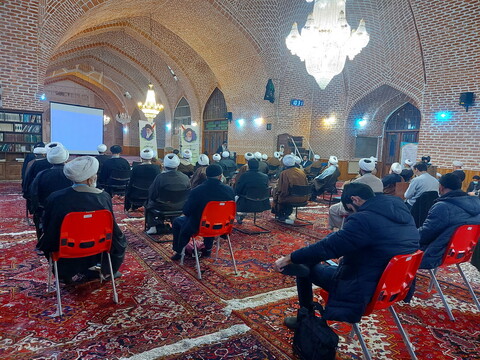 تصاویر/ محفل انس با قرآن کریم در مدرسه علمیه طالبیه تبریز