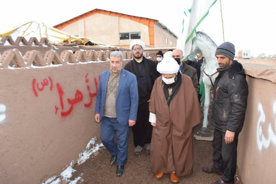 تصاویر/ بازدید امام جمله شهرستان خوی از نمایشگاه کوچه های بنی هاشم