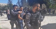 यहूदीयो द्वारा तीन फ़िलिस्तीनी नमाज़ी जबरन गिरफ्तार