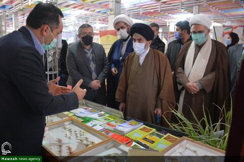 بالصور/ ممثل الولي  الفقيه في محافظة أذربيجان الغربية يتفقد معرض المنتجات الزراعية