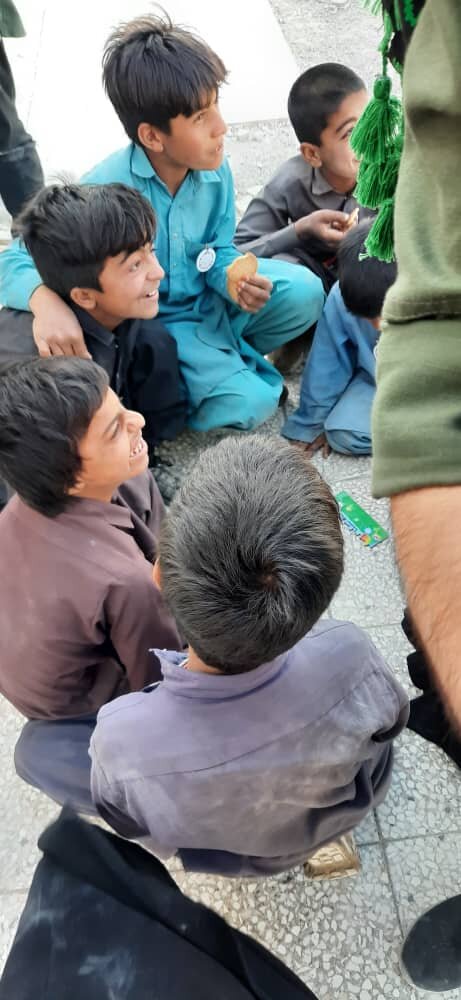 تصاویر/ فعالیت گروه جهادی تربیتی بنت الهدی در استان سیستان و بلوچستان و مرز میلک برای پناهجویان افغانستانی