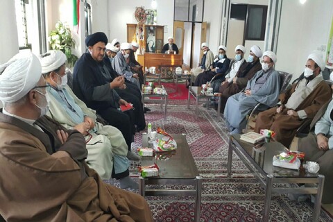 تصاویر/ جلسه روحانیون نقده با حضور امام جمعه