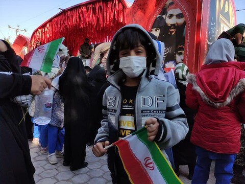 تصاویر/ استقبال پرشور مردم بادرود از کاروان پیکرهای مطهر شهدای گمنام دوران دفاع مقدس