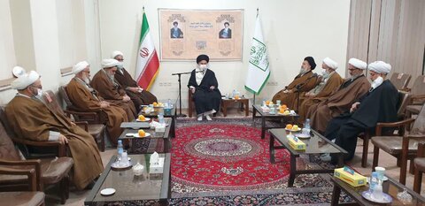 آیت الله حسینی بوشهری در دیدار رئیس و سایر اعضای هیئت رئیسه جدید مجمع عمومی جامعه مدرسین