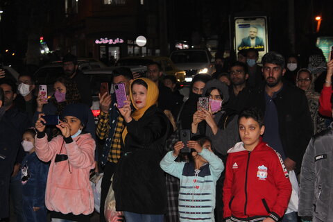 تصاویر/ اجرای سرود خیابانی گروه فرهنگی هنری ترنم به مناسبت روز بصیرت در شهر تالش