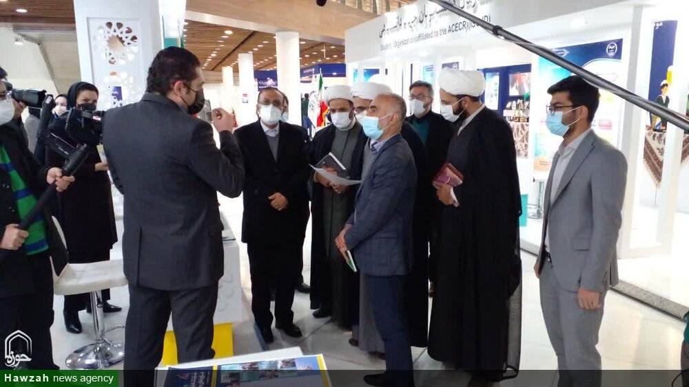 بازدید مدیر حوزه علمیه تهران از نمایشگاه توانمندی‌ها و دستاوردهای جهاددانشگاهی