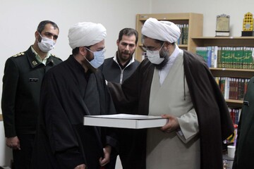 تقدیر امام جمعه همدان از روحانی جانباز مدافع حرم + عکس