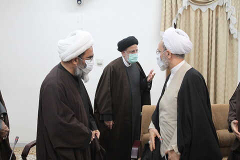 تصاویر / دیدار حجت الاسلام والمسلمین رئیسی با اعضای جامعه مدرسین حوزه علمیه قم