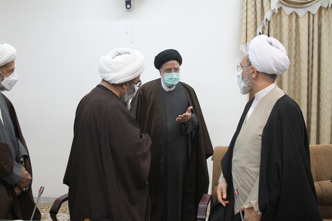 تصاویر / دیدار حجت الاسلام والمسلمین رئیسی با اعضای جامعه مدرسین حوزه علمیه قم