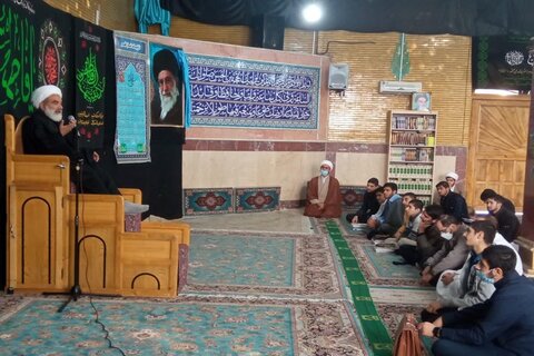تصاویر/  برگزاری ایام فاطمیه(س) در مدرسه علمیه امام خمینی(ره) شهر کرمانشاه