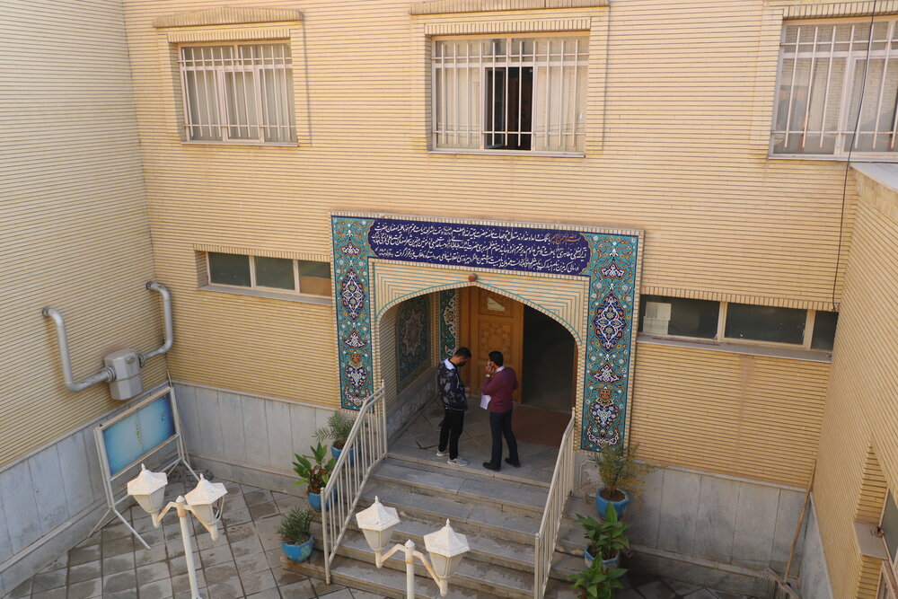 برگزاری روزانه ۴۰ کلاس در مدرسه ای با ۳۸۶ سال قدمت | حاج رحیم ارباب اینجا تدریس داشت