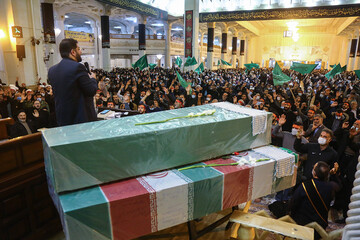 تصاویر/ دومین سالگرد سردار سلیمانی و همرزمان شهیدش در حرم حضرت معصومه(س)