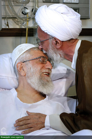 بالصور/ الفقيد آية الله مصباح اليزدي (ره) مع الإمام الخامنئي