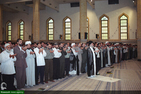 بالصور/ الفقيد آية الله مصباح اليزدي (ره) مع الإمام الخامنئي