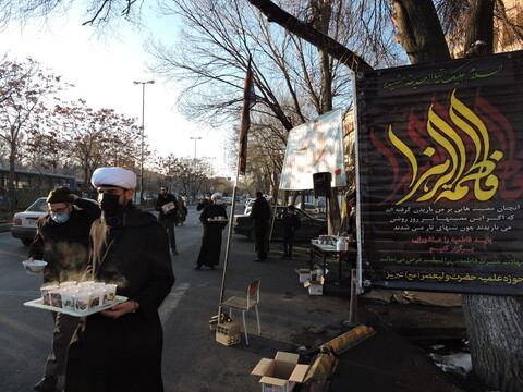 تصاویر/ ایستگاه صلواتی به مناسبت ایام فاطمیه در مدرسه علمیه حضرت ولیعصر(عج) تبریز
