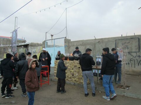 تصاویر/ برپایی ایستگاه صلواتی به مناسبت سالگرد شهادت سردار سلیمانی در شهر «توپ آغاج»