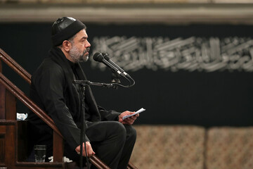 فیلم | مداحی محمود کریمی شب شهادت حضرت زهرا(س) در حضور رهبر معظم انقلاب