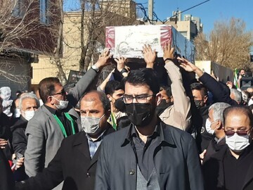 فیلم | تشییع شهدای گمنام در روز شهادت حضرت زهرا (س) در کاشان