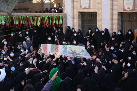 تصاویر / مراسم تشییع و تدفین دو شهید گمنام در مدرسه علمیه فاطمی