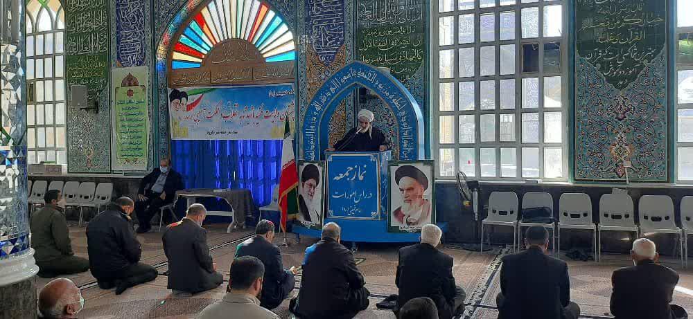 امام جمعه بادرود بر کنترل فضای مجازی تاکید کرد