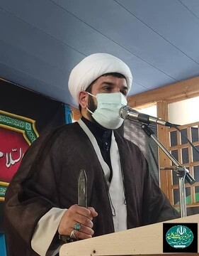 دشمنان از طریق تخریب جایگاه زن به نظام اسلامی ضربه می زنند
