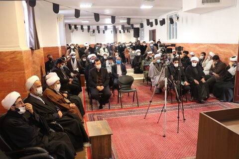 تصاویر| برگزاری درس اخلاق در مدرسه منصوریه با حضور آیت الله شب زنده دار