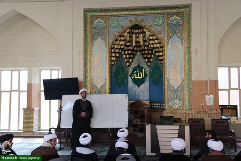 بالصور/ تنظيم دورة المهارات التعليمية لطلاب العلوم الدينية في الدائرة العامة للتبليغ الإسلامية في محافظة أذربيجان الغربية