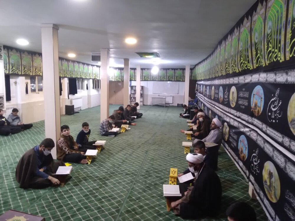 برگزاری محفل انس با قرآن در مدرسه علمیه تاکستان
