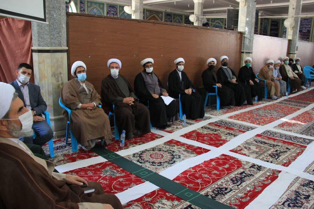 گردهمایی ائمه جماعات مساجد بویین زهرا برگزار شد
