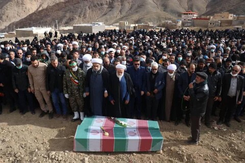 تصاویر/ تشییع و تدفین دوشهید گمنام دوران دفاع مقدس در برزک کاشان