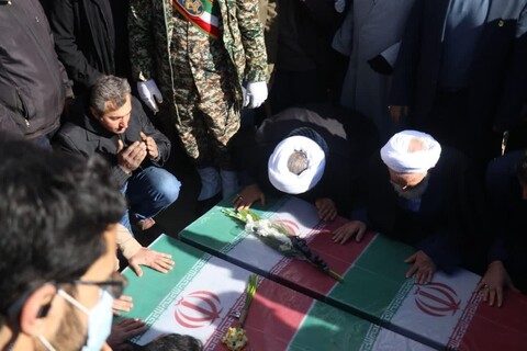 تصاویر/ تشییع و تدفین دوشهید گمنام دوران دفاع مقدس در برزک کاشان
