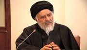 Islamic scholar discusses jurisprudence of politics in weekly meeting