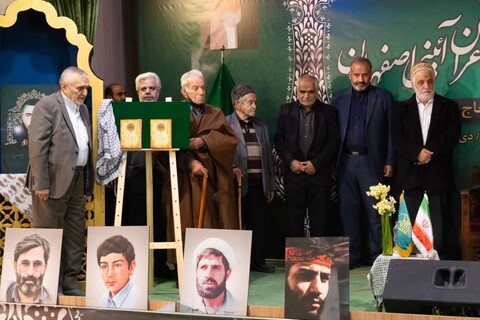تصاویر/ گردهمایی شاعران آئینی  به میزبانی هیئت فدائیان حسین در اصفهان