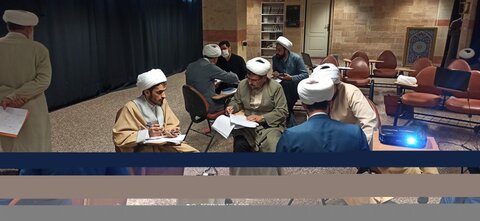 تصاویر/ برگزاری دوره دانش افزایی پژوهش در مدرسه علمیه قروه