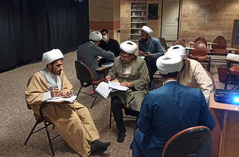 تصاویر/ برگزاری دوره دانش افزایی پژوهش در مدرسه علمیه قروه