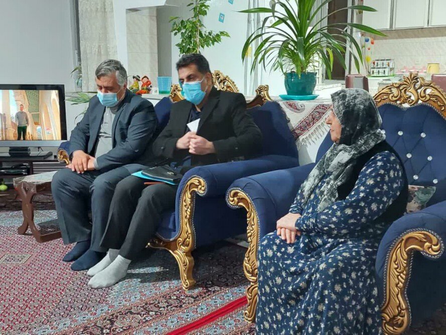 حجت الاسلام و المسلمین پورذهبی با خانواده شهدای کردستان دیدار کرد+عکس