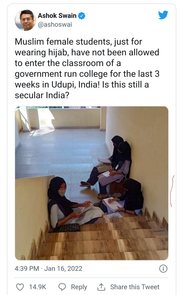 کرناٹک؛ کالج میں پڑھنا ہے تو حجاب اتار کر آئیں،مسلم طالبات کلاس کے باہر بیٹھنے پر مجبور