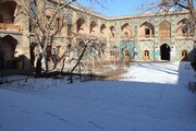تصاویری از مدرسه علمیه سردارین قزوین در یک روز برفی