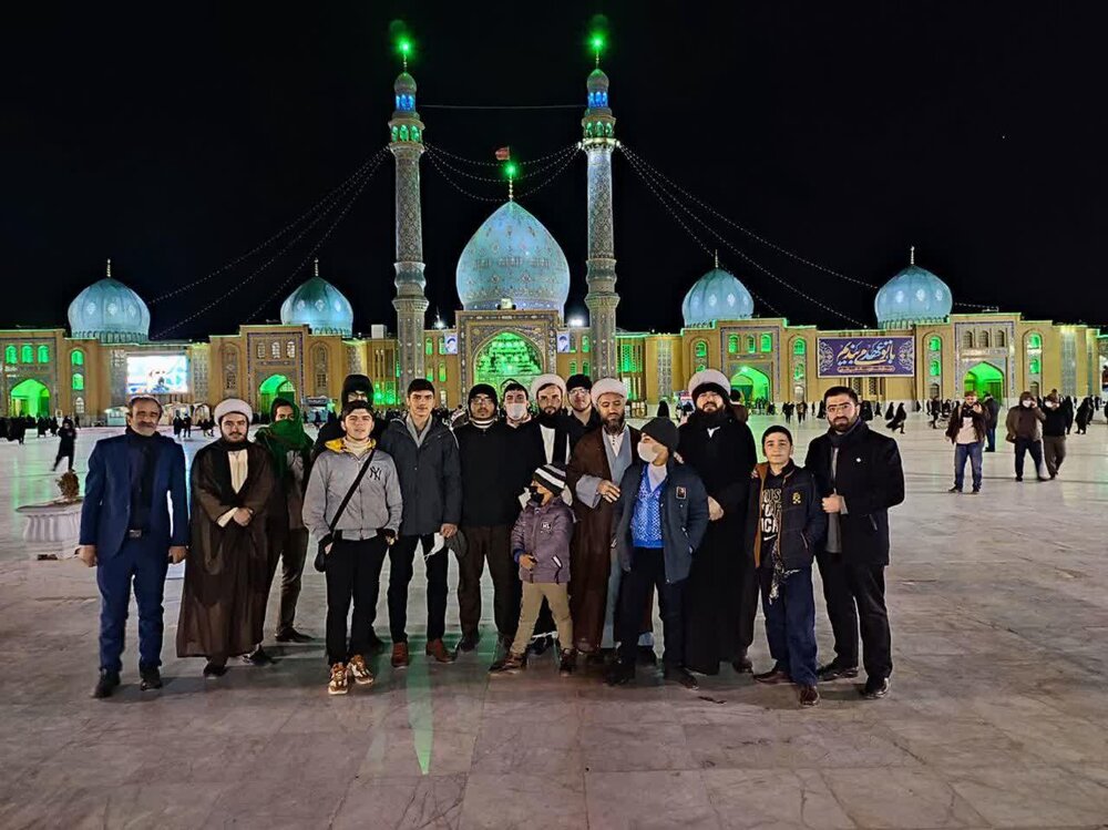 تصاویر/ پیاده روی طلاب آستارا از حرم حضرت معصومه (س) تا مسجد جمکران