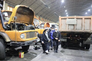 تصاویر/ بازدید شبانه امام جمعه ارومیه از ماشین آلات شهرداری