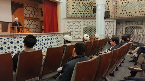 تصاویر/ بازدید طلاب مدرسه علمیه امام علی (ع) سلماس از  مؤسسه آموزشی و پژوهشی امام خمینی(ره)