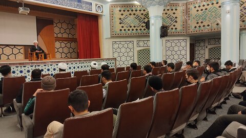 تصاویر/ بازدید طلاب مدرسه علمیه امام علی (ع) سلماس از  مؤسسه آموزشی و پژوهشی امام خمینی(ره)